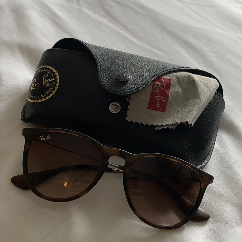 Got a new pair of sunnies!!